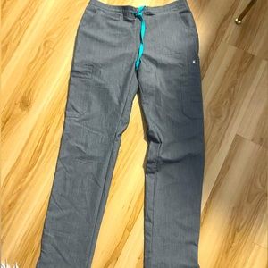 Figs cargo scrub pants in small with matching top